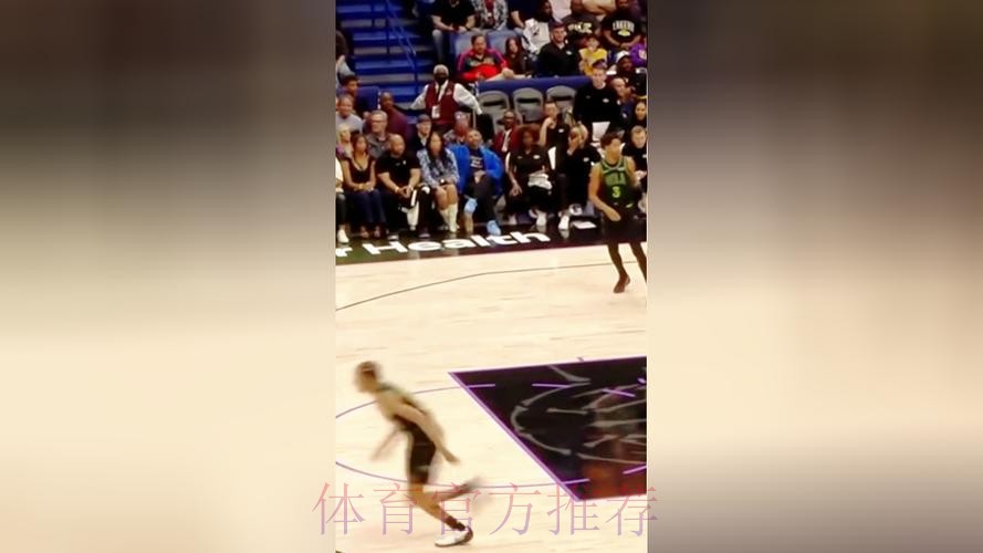 东契奇突破妙传 艾顿空接暴扣得手 东契奇突破妙传 艾顿空接暴扣得手